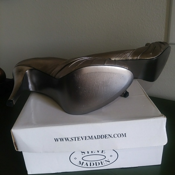 Steve Madden peeptoe pumps - Picture 4 of 5